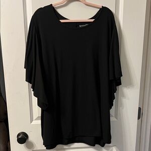 Terra & Sky Elegant Black Short Sleeve Top